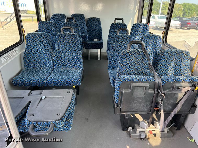 image for item LF9356 2017 Chevrolet Express G4500  shuttle bus