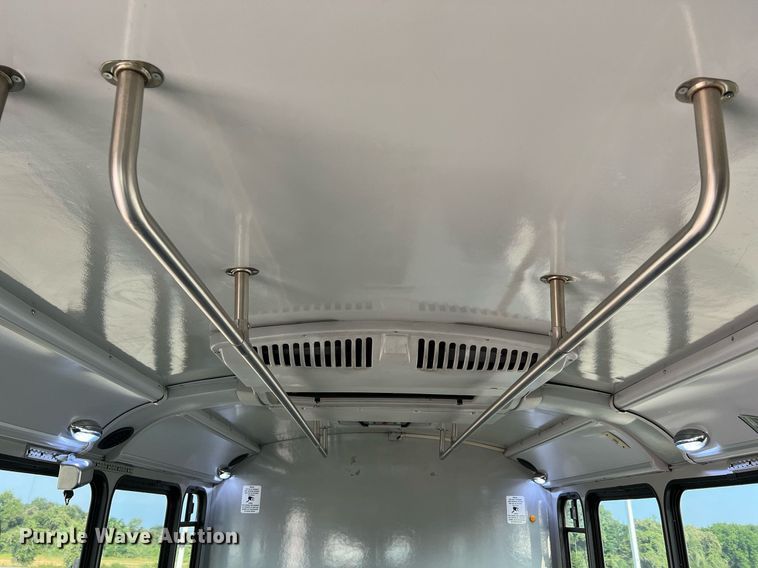 image for item LF9356 2017 Chevrolet Express G4500  shuttle bus