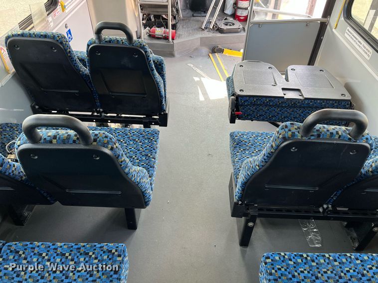 image for item LF9356 2017 Chevrolet Express G4500  shuttle bus