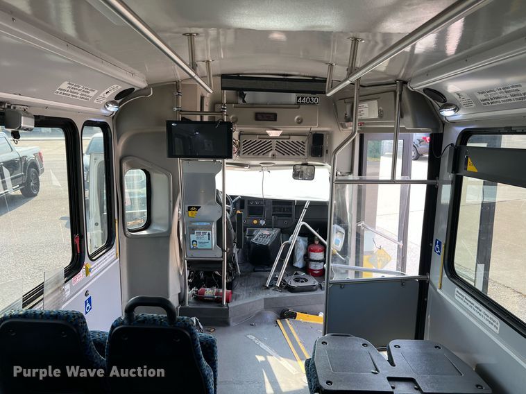 image for item LF9356 2017 Chevrolet Express G4500  shuttle bus