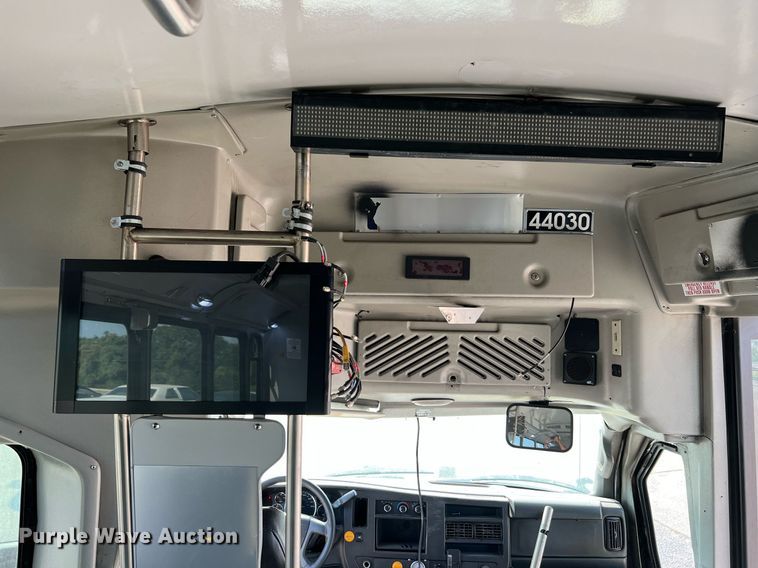 image for item LF9356 2017 Chevrolet Express G4500  shuttle bus