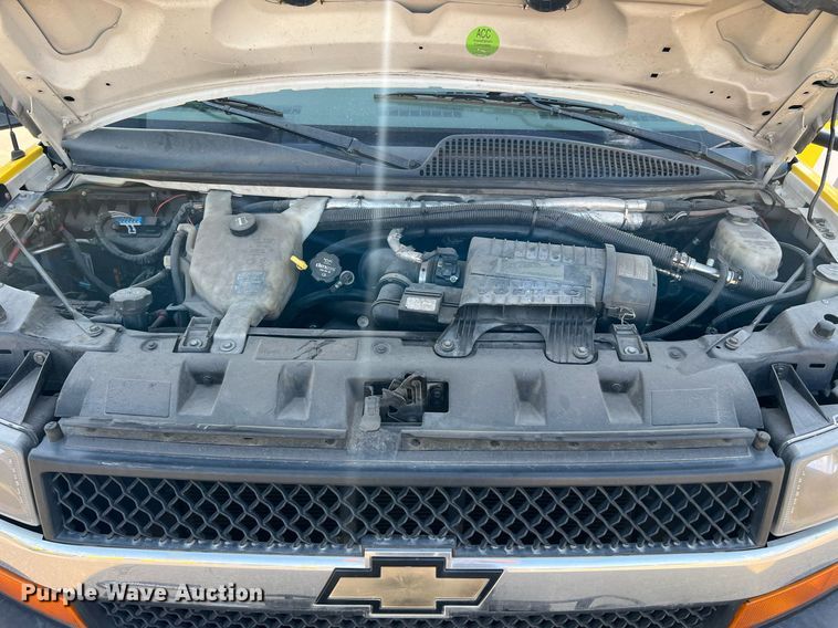 image for item LF9356 2017 Chevrolet Express G4500  shuttle bus