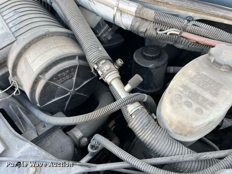 image for item LF9356 2017 Chevrolet Express G4500  shuttle bus