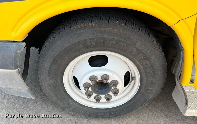 image for item LF9356 2017 Chevrolet Express G4500  shuttle bus