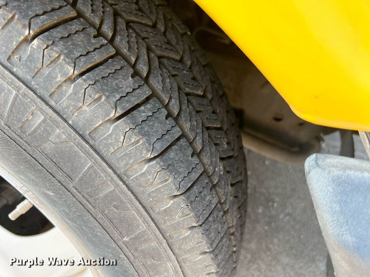 image for item LF9356 2017 Chevrolet Express G4500  shuttle bus