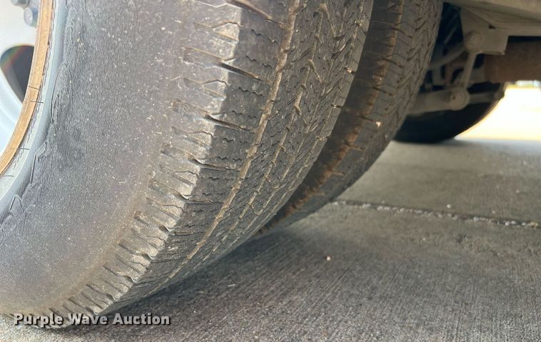 image for item LF9356 2017 Chevrolet Express G4500  shuttle bus