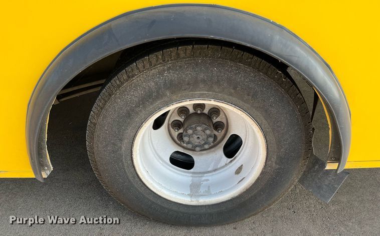 image for item LF9356 2017 Chevrolet Express G4500  shuttle bus