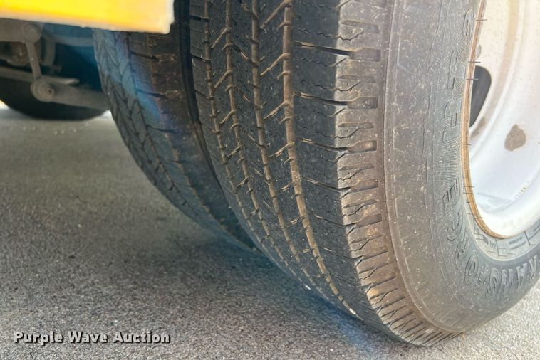 image for item LF9356 2017 Chevrolet Express G4500  shuttle bus