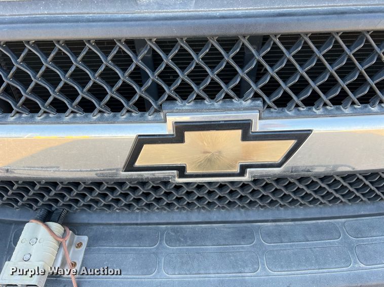 image for item LF9356 2017 Chevrolet Express G4500  shuttle bus