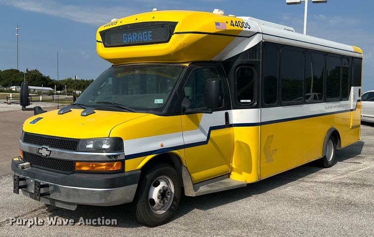 image for item LF9357 2016 Chevrolet Express G4500  shuttle bus
