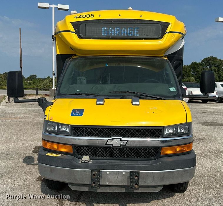 image for item LF9357 2016 Chevrolet Express G4500  shuttle bus