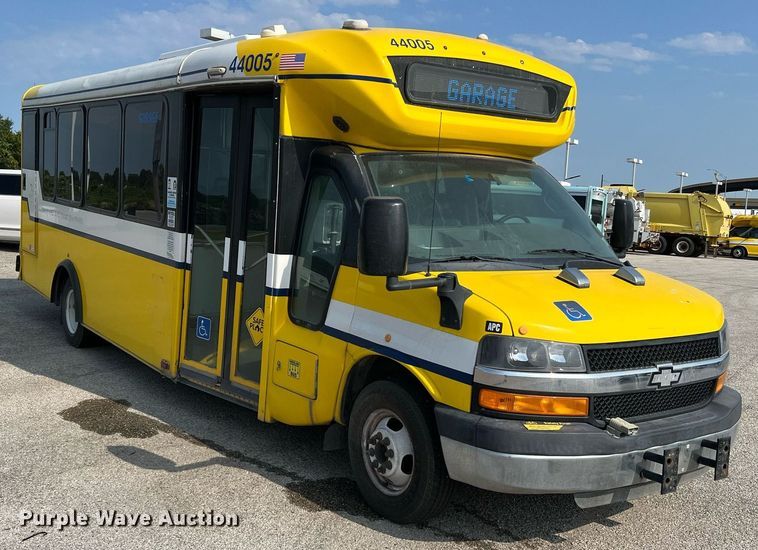 image for item LF9357 2016 Chevrolet Express G4500  shuttle bus