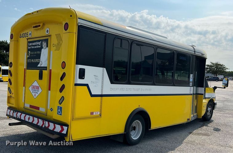 image for item LF9357 2016 Chevrolet Express G4500  shuttle bus