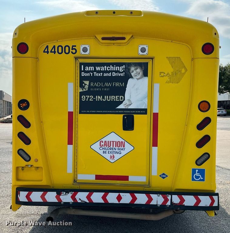 image for item LF9357 2016 Chevrolet Express G4500  shuttle bus