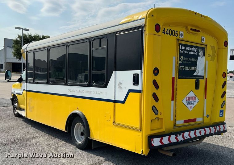 image for item LF9357 2016 Chevrolet Express G4500  shuttle bus