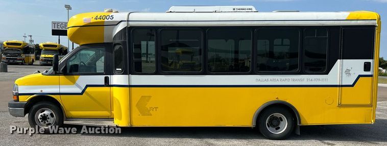 image for item LF9357 2016 Chevrolet Express G4500  shuttle bus