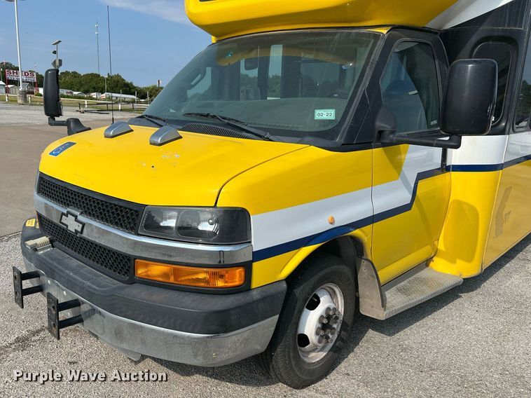 image for item LF9357 2016 Chevrolet Express G4500  shuttle bus
