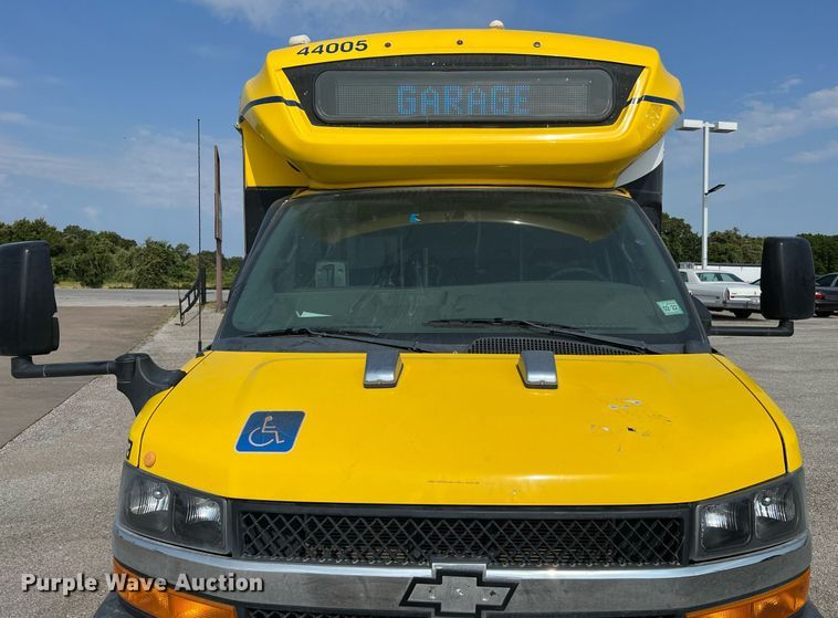 image for item LF9357 2016 Chevrolet Express G4500  shuttle bus