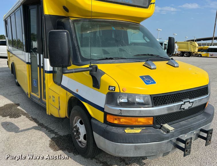 image for item LF9357 2016 Chevrolet Express G4500  shuttle bus