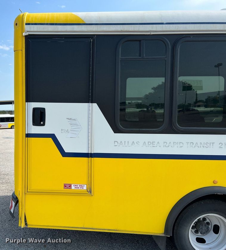 image for item LF9357 2016 Chevrolet Express G4500  shuttle bus