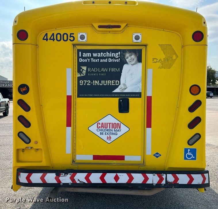 image for item LF9357 2016 Chevrolet Express G4500  shuttle bus