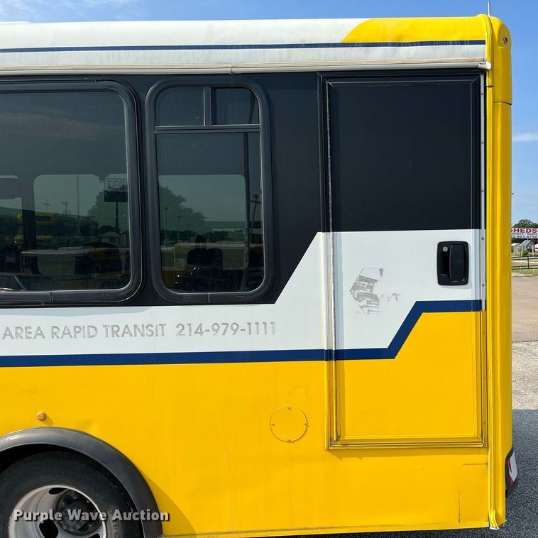 image for item LF9357 2016 Chevrolet Express G4500  shuttle bus