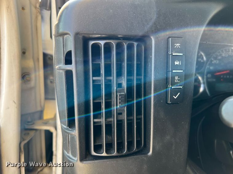 image for item LF9357 2016 Chevrolet Express G4500  shuttle bus