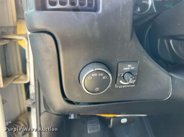 image for item LF9357 2016 Chevrolet Express G4500  shuttle bus