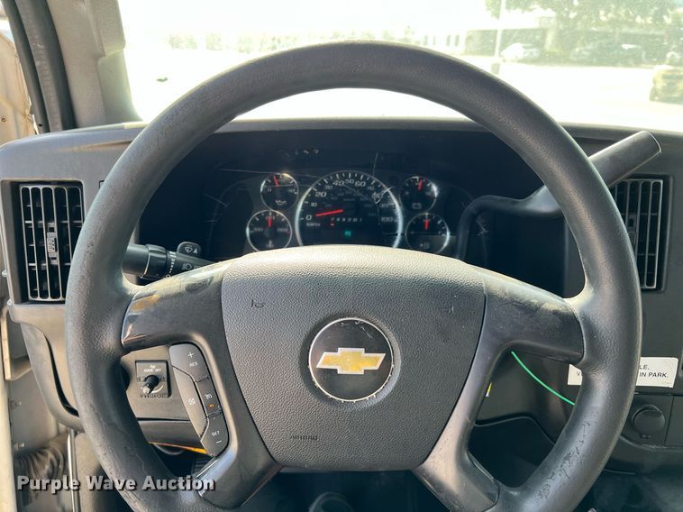 image for item LF9357 2016 Chevrolet Express G4500  shuttle bus