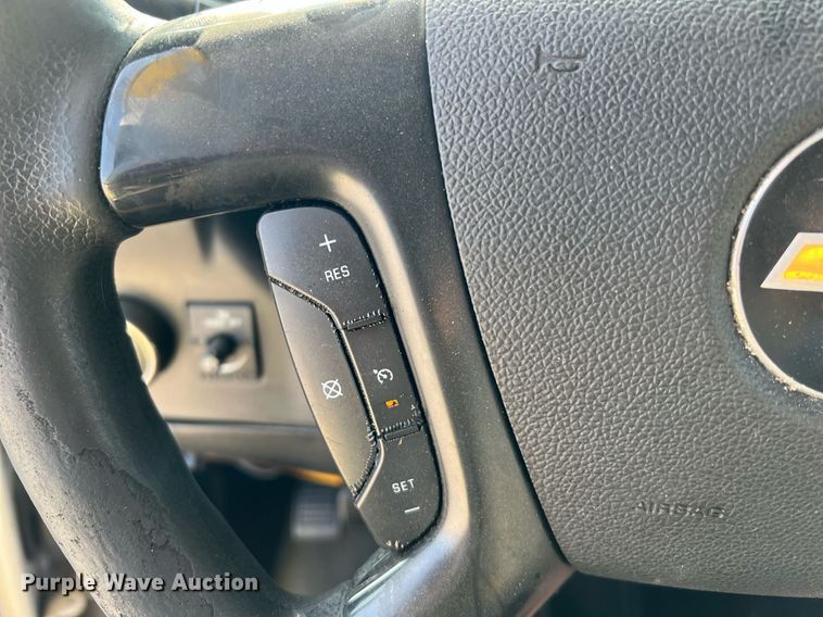 image for item LF9357 2016 Chevrolet Express G4500  shuttle bus