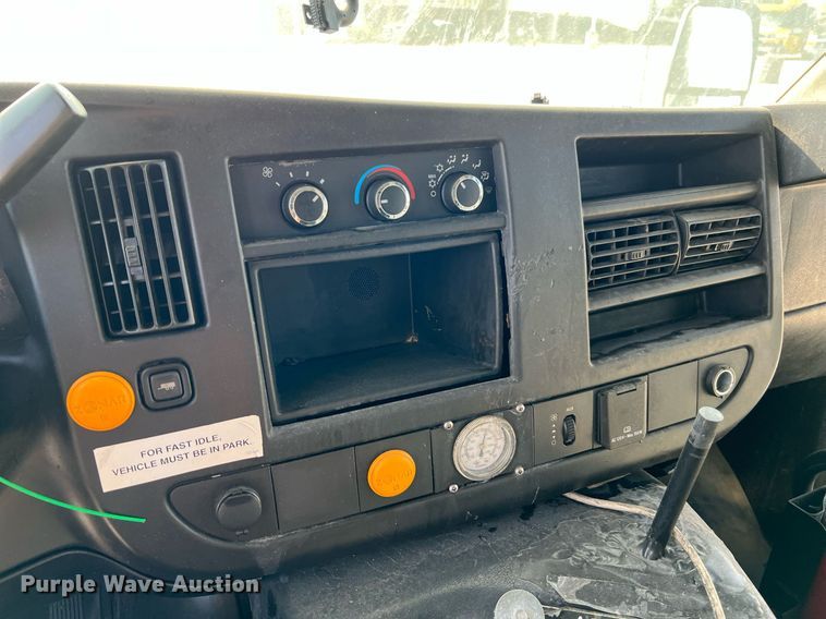 image for item LF9357 2016 Chevrolet Express G4500  shuttle bus