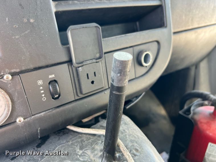 image for item LF9357 2016 Chevrolet Express G4500  shuttle bus