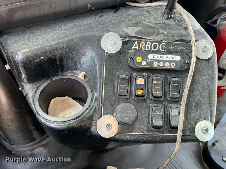 image for item LF9357 2016 Chevrolet Express G4500  shuttle bus