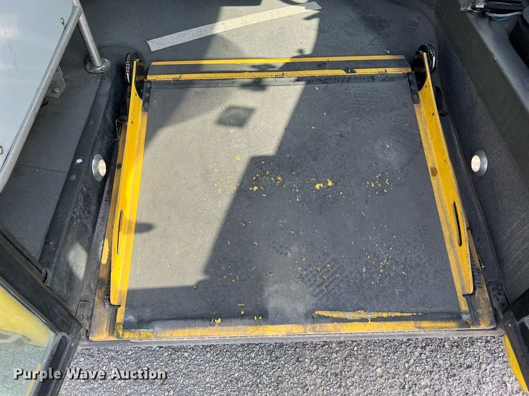 image for item LF9357 2016 Chevrolet Express G4500  shuttle bus