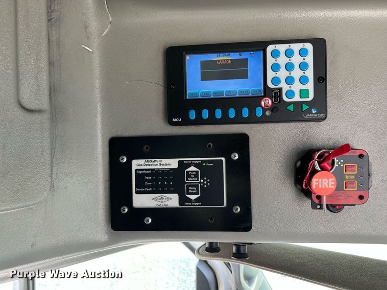 image for item LF9357 2016 Chevrolet Express G4500  shuttle bus