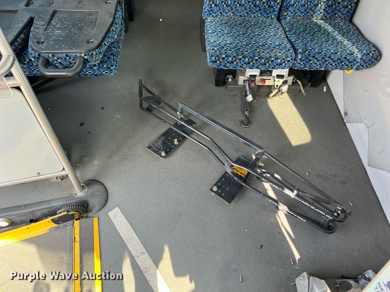 image for item LF9357 2016 Chevrolet Express G4500  shuttle bus