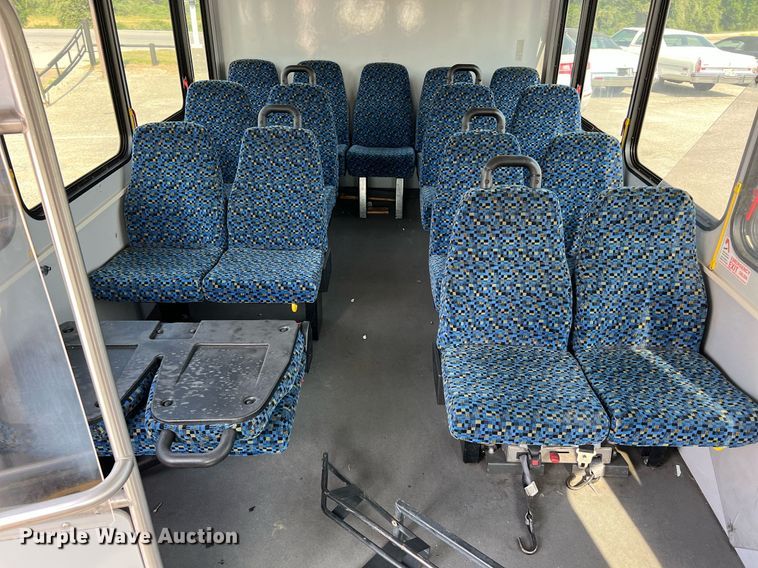 image for item LF9357 2016 Chevrolet Express G4500  shuttle bus