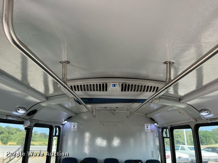 image for item LF9357 2016 Chevrolet Express G4500  shuttle bus