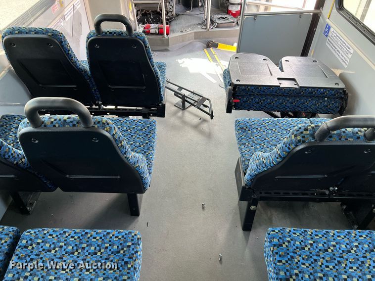 image for item LF9357 2016 Chevrolet Express G4500  shuttle bus