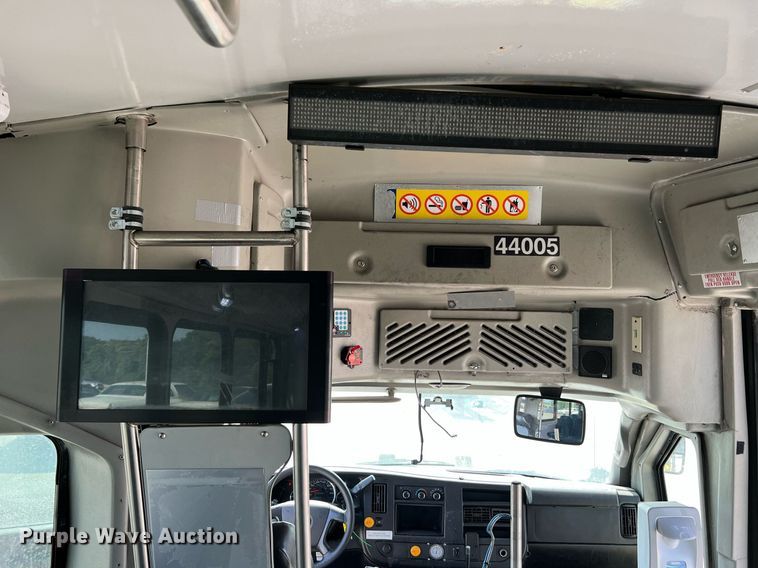 image for item LF9357 2016 Chevrolet Express G4500  shuttle bus