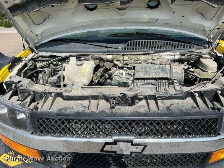 image for item LF9357 2016 Chevrolet Express G4500  shuttle bus