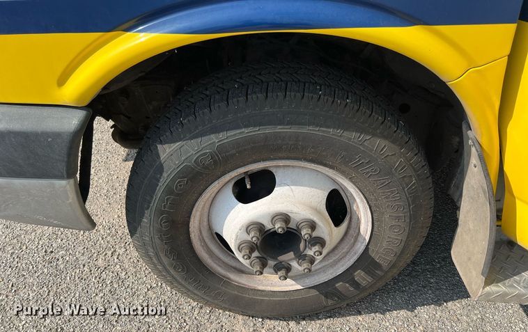 image for item LF9357 2016 Chevrolet Express G4500  shuttle bus