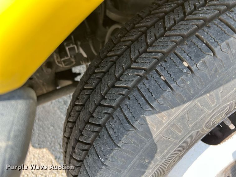 image for item LF9357 2016 Chevrolet Express G4500  shuttle bus