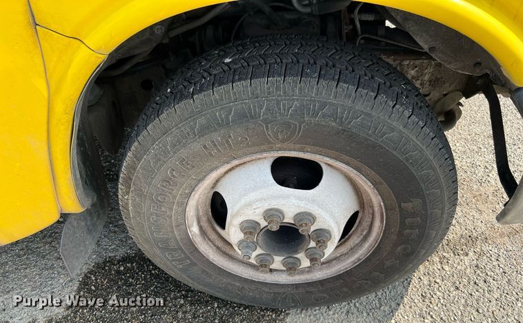 image for item LF9357 2016 Chevrolet Express G4500  shuttle bus