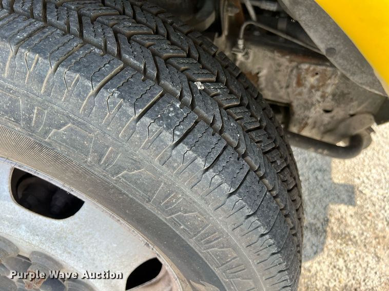 image for item LF9357 2016 Chevrolet Express G4500  shuttle bus