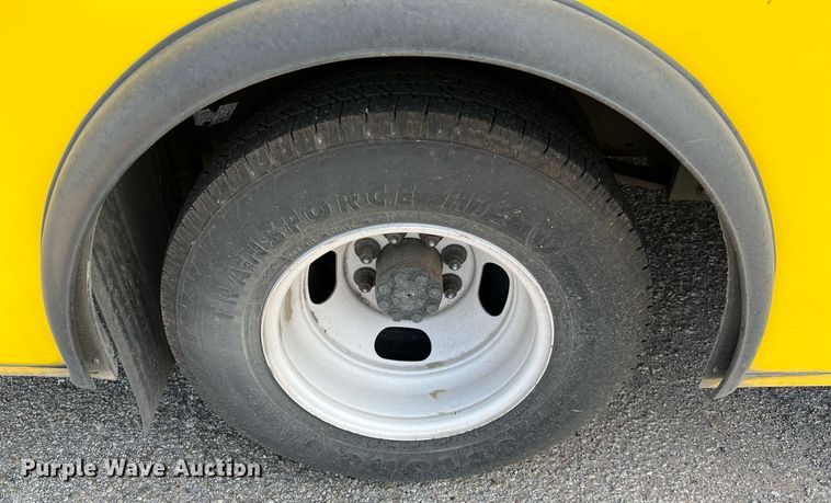 image for item LF9357 2016 Chevrolet Express G4500  shuttle bus