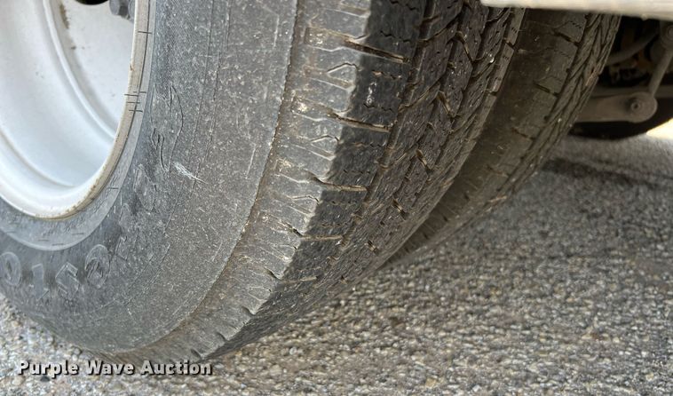 image for item LF9357 2016 Chevrolet Express G4500  shuttle bus