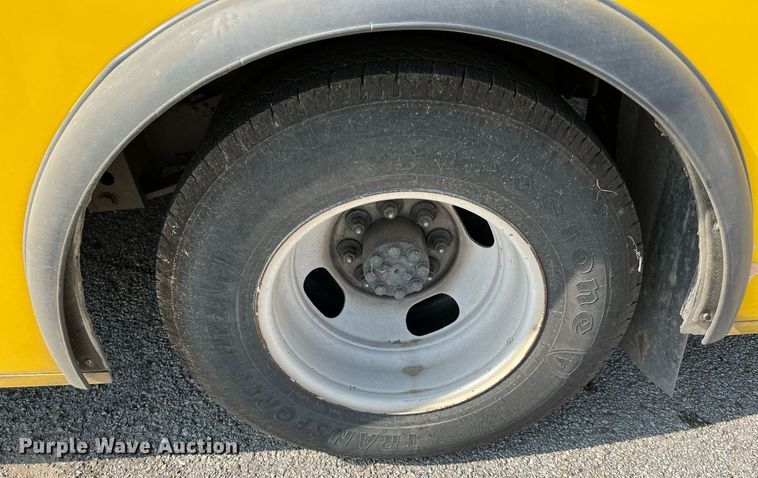 image for item LF9357 2016 Chevrolet Express G4500  shuttle bus