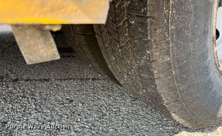 image for item LF9357 2016 Chevrolet Express G4500  shuttle bus