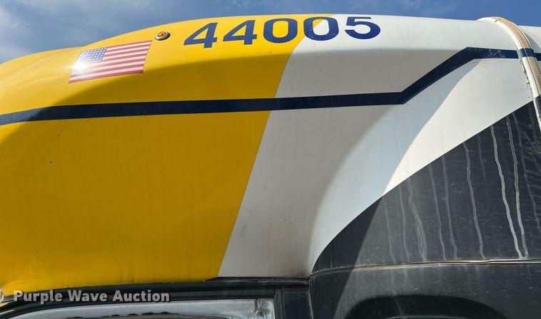 image for item LF9357 2016 Chevrolet Express G4500  shuttle bus